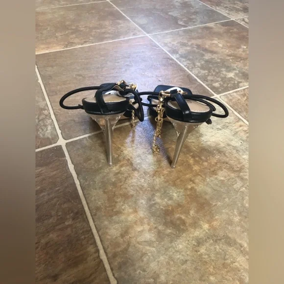 CUTE AND SEXY STRAPPY HEELS BY LEMONADE COLOR: BLACK SIZE: 8.5 - Picture 6 of 6